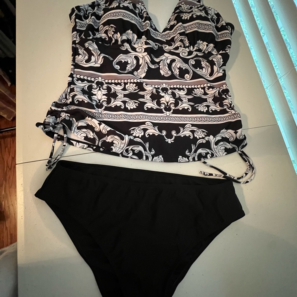 Stylish Black and White Tankini in L